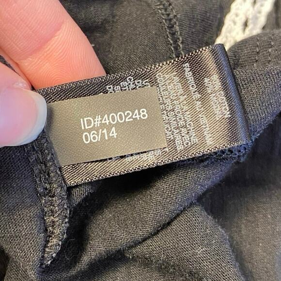 Express Racerback Crochet Trim Top Womens Size XS Black White - Picture 9 of 9